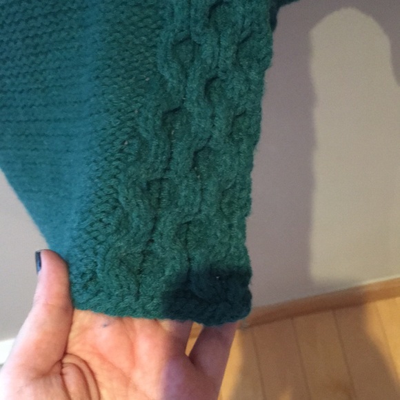 Beautiful embroidered cardigan - Picture 3 of 8